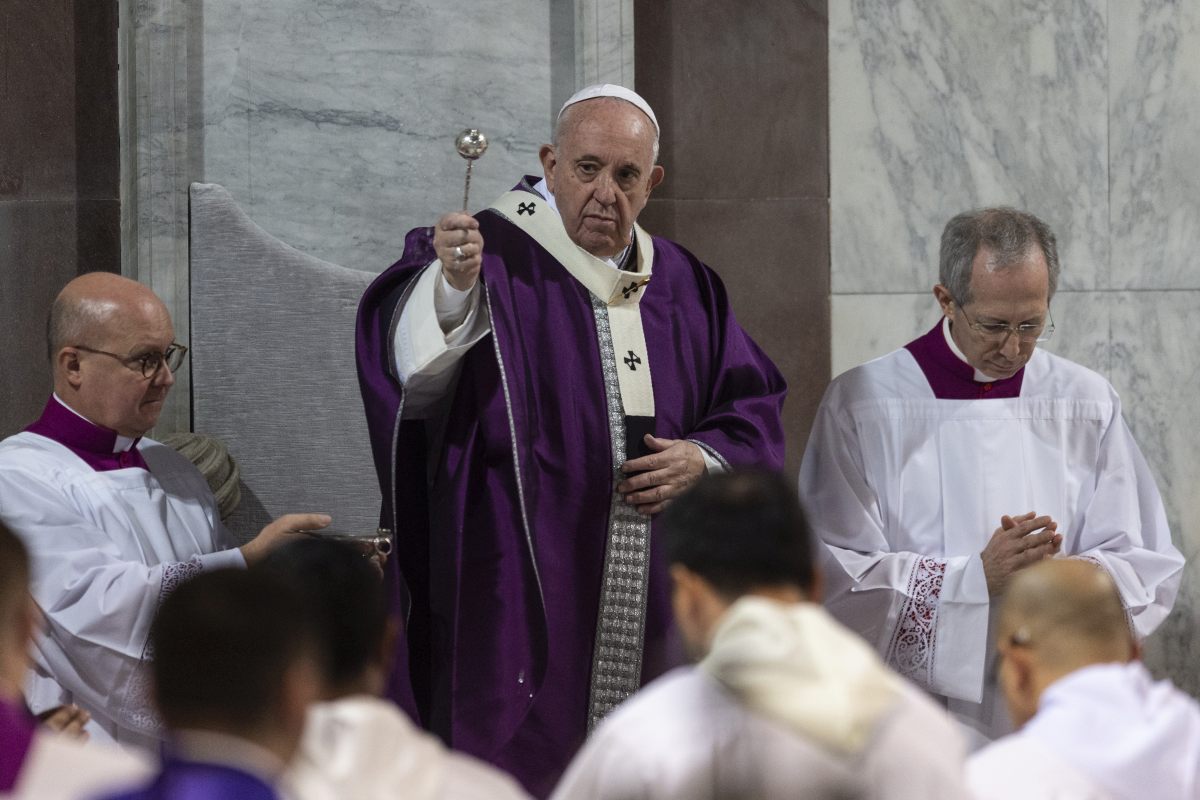 Papa “Rilanciare il cammino per la pace in Libia”