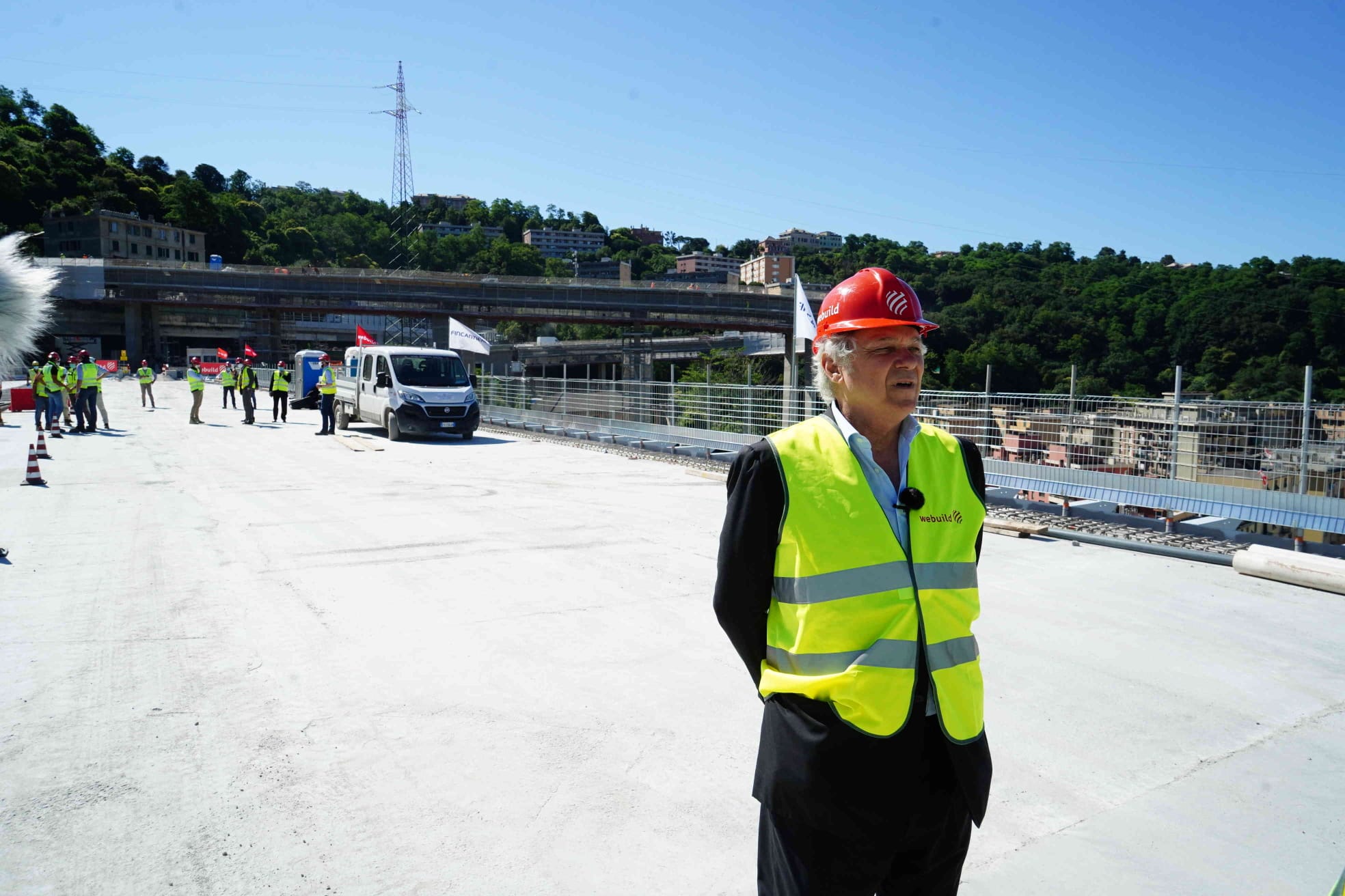 Stamattina la prima auto ha attraversato il nuovo ponte di Genova