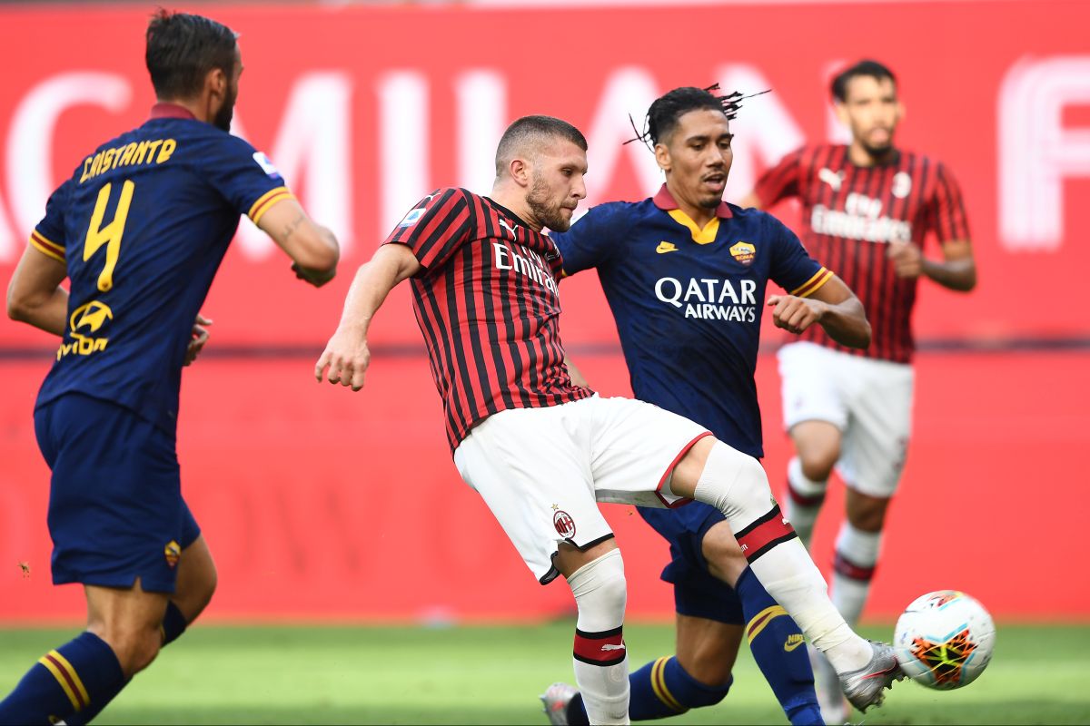 Il Milan batte 2-0 la Roma e corre verso l’Europa