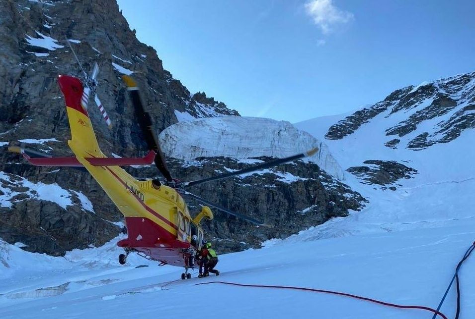 Aosta, recuperato il corpo dell’alpinista caduto in un crepaccio