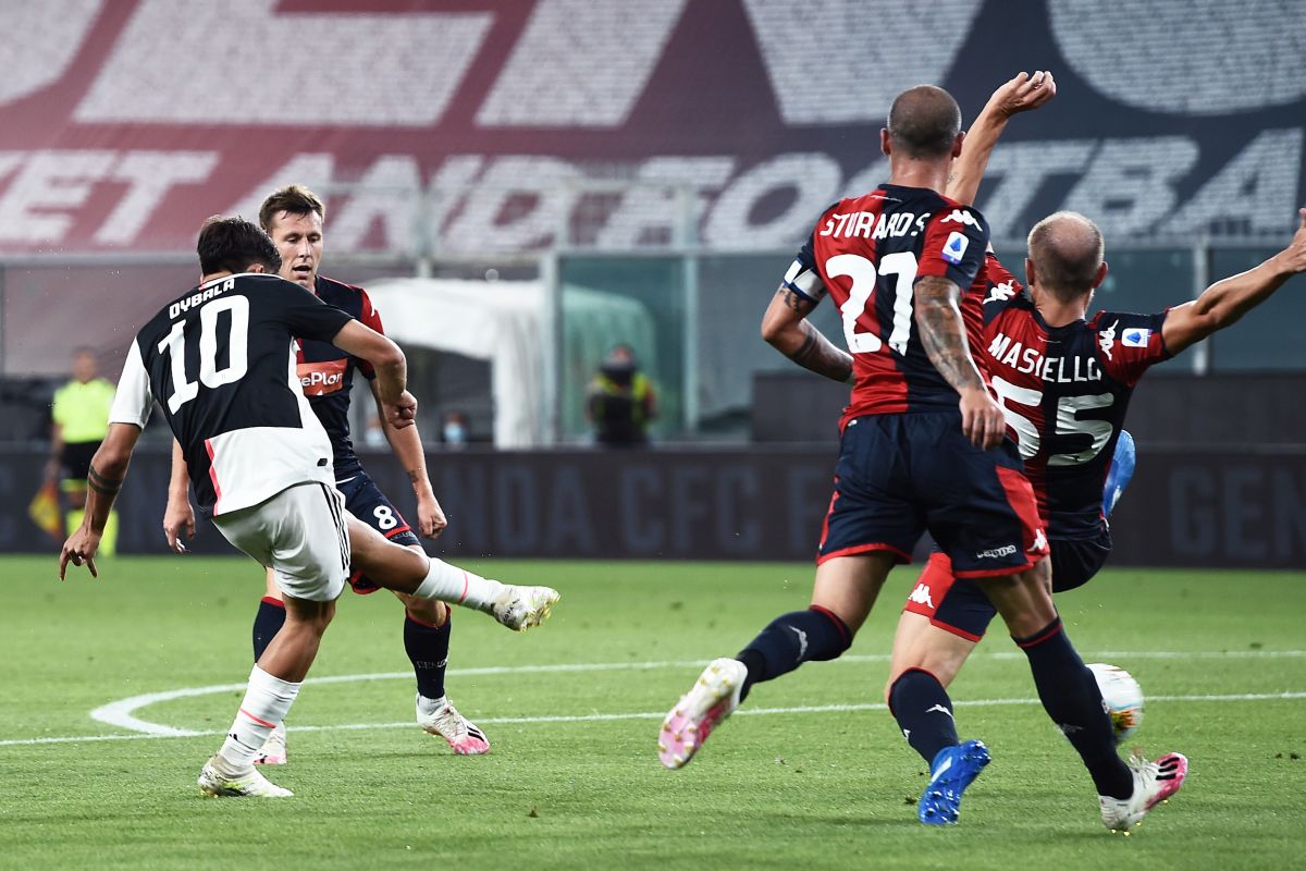 La Juve batte il Genoa 3-1, la Lazio resta a -4