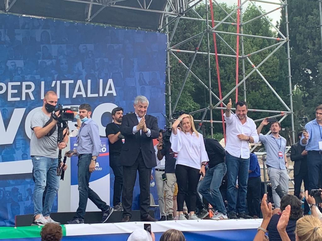 Centrodestra in piazza contro Conte, Salvini “Mi fido di Berlusconi”