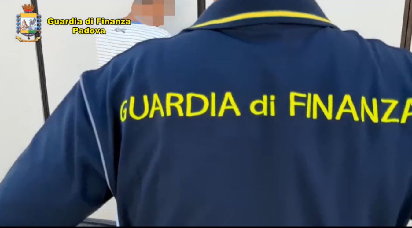 Auto di lusso, Guardia di Finanza scopre una maxi frode internazionale