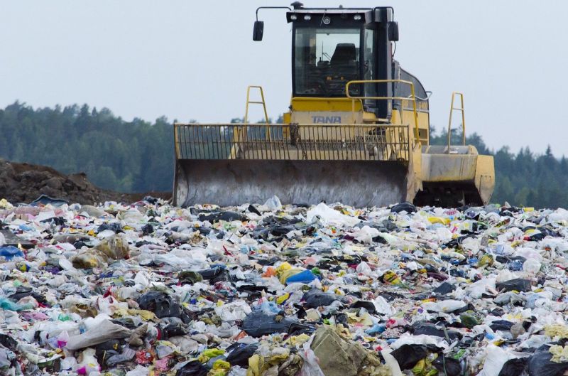 Rifiuti, cresce la presenza di plastica nell’umido