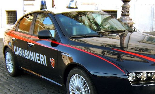 Uccide i genitori a coltellate, fermato 30enne nel Torinese