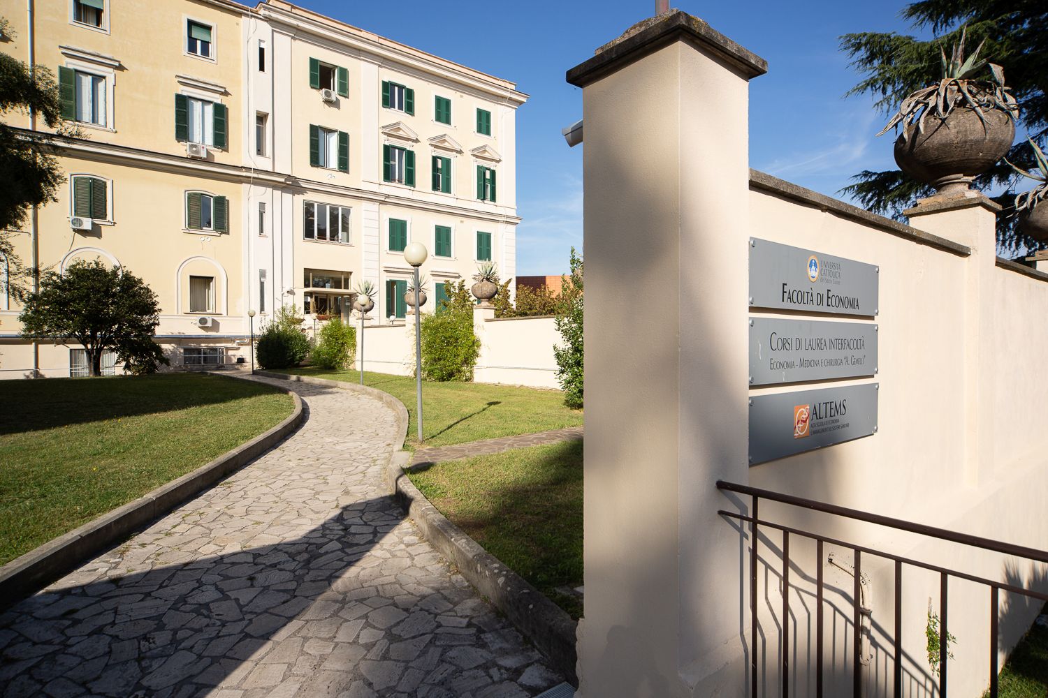 Università Cattolica, Economia: a Roma giovedì test per corso triennale