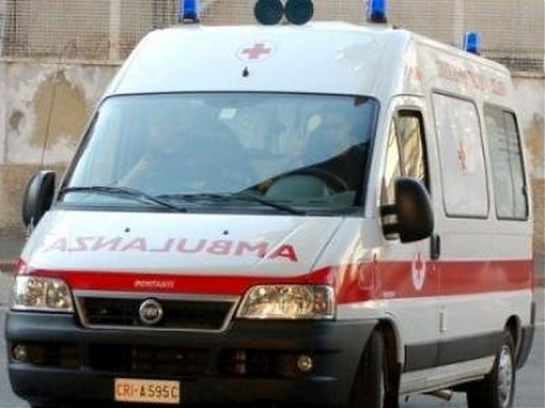 Furgone investe un gruppo di ciclisti, muoiono tre giovani in Puglia
