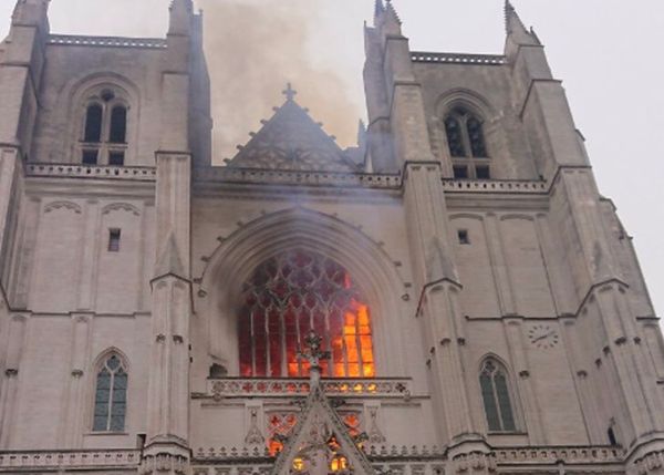 Incendio nella cattedrale di Nantes, fiamme circoscritte