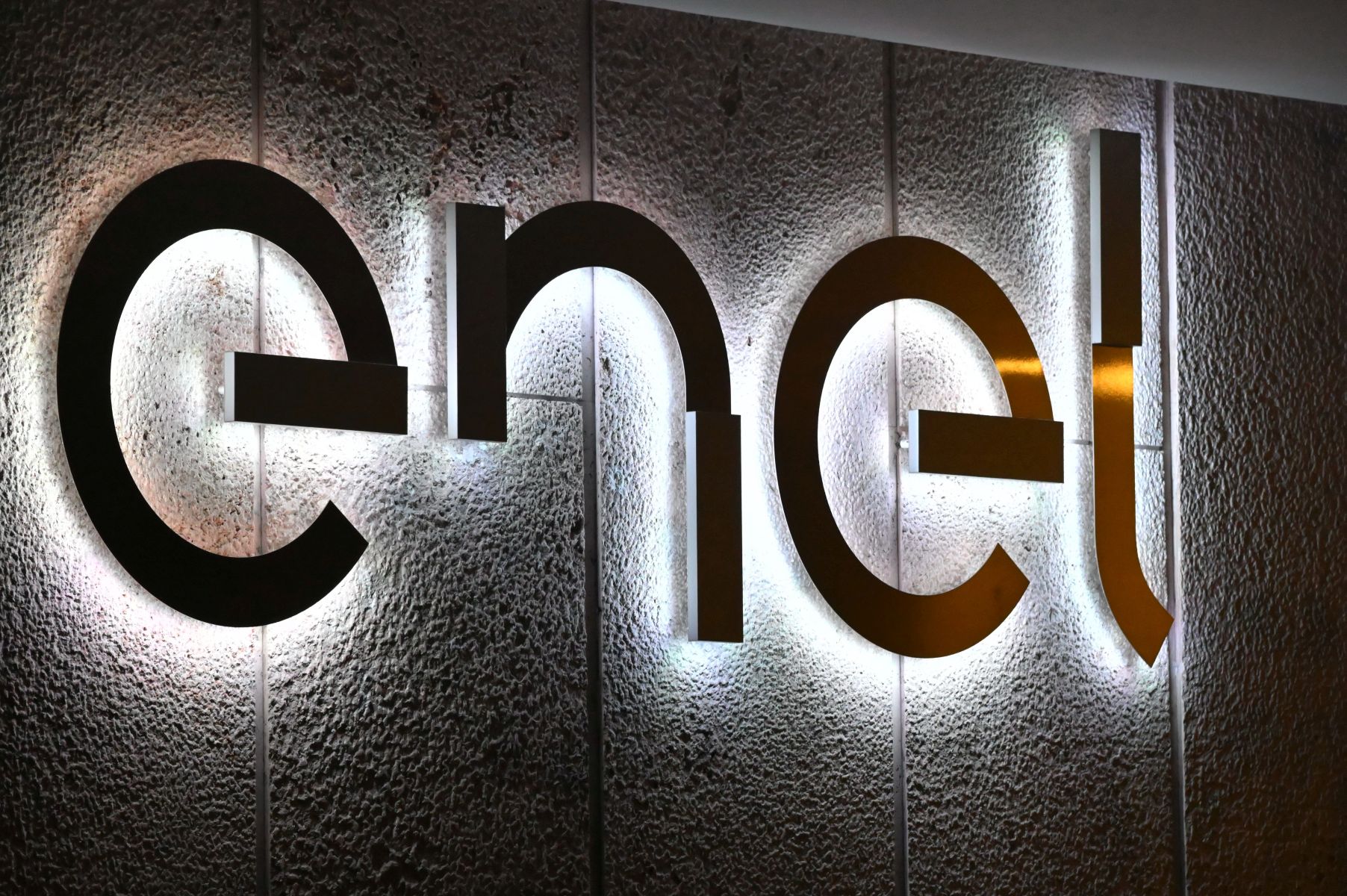 Enel annuncia cambiamenti al top management