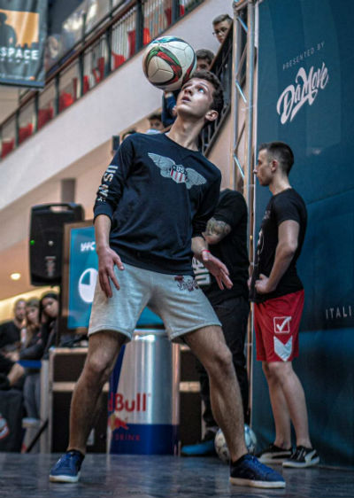 Il giovanissimo freestyler di Enna, Samuele Bruno, supera prima selezione Red Bull Street Style