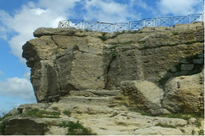 Polizia di Stato di Enna salva un anziano che stava per suicidarsi alla rocca di Cerere