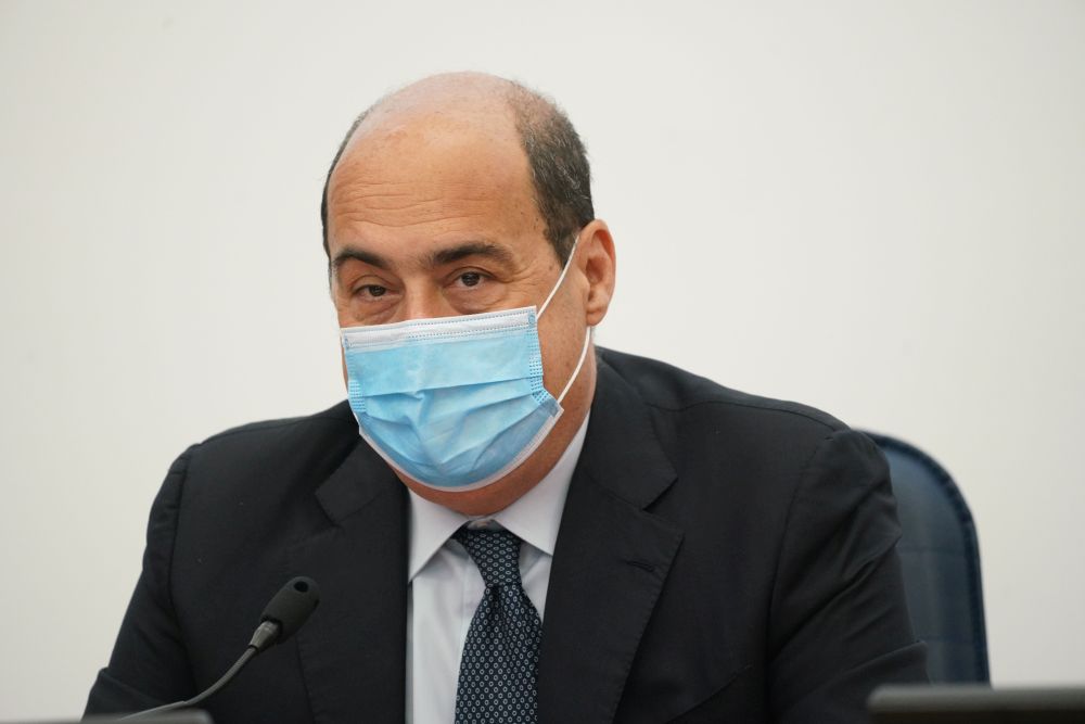 Zingaretti “Scellerati per farsi pubblicità si tolgono la mascherina”