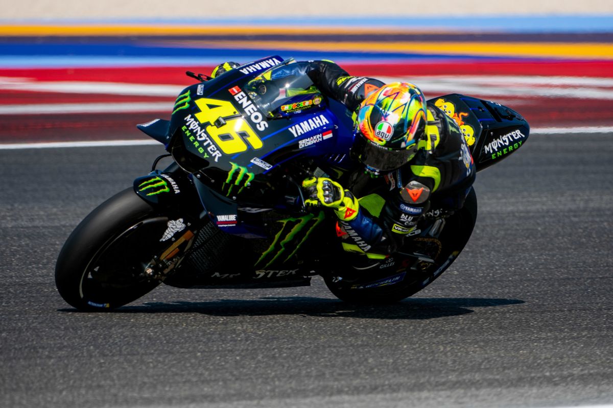 In MotoGP Zarco trova la pole a Brno, Rossi parte decimo