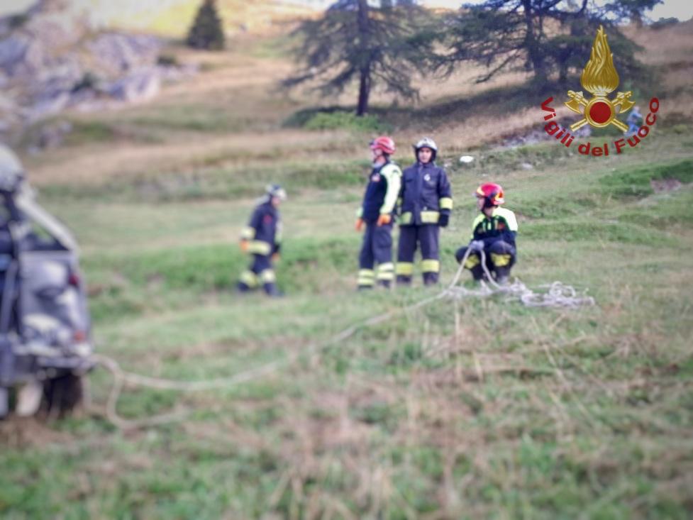 Auto precipita in un dirupo nel Cuneese, morti 5 giovani