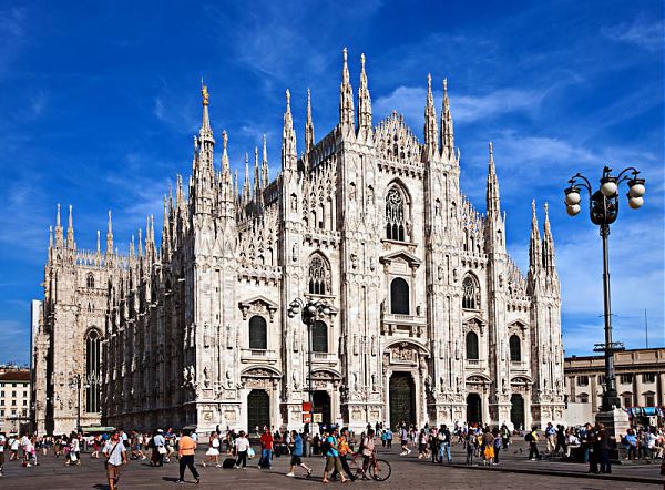Prende in ostaggio una guardia giurata al Duomo di Milano, arrestato