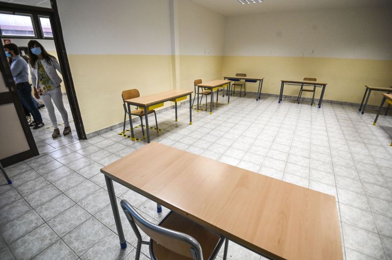 Scuola, da 1 settembre recupero apprendimenti e dal 14 lezioni