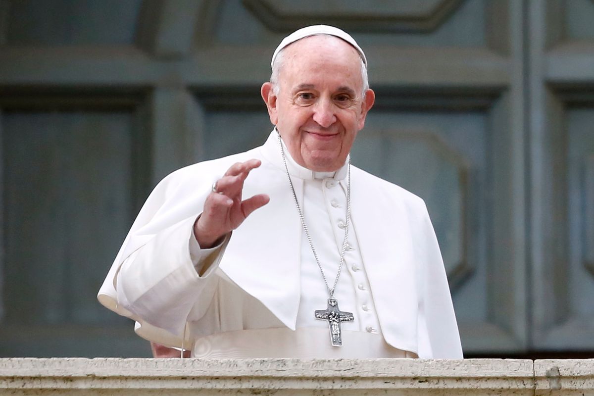 Papa Francesco benedice i corridori del Giro di Polonia