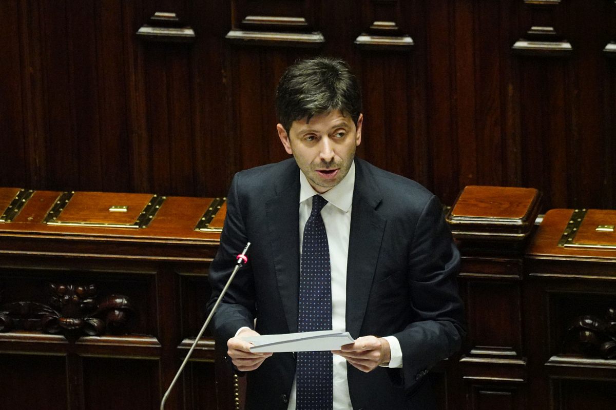 Speranza “La scuola riaprirà in sicurezza, è una priorità”