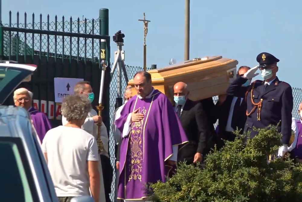 L’addio di Paliano a Willy, il Vescovo “morte non cada nell’oblio”