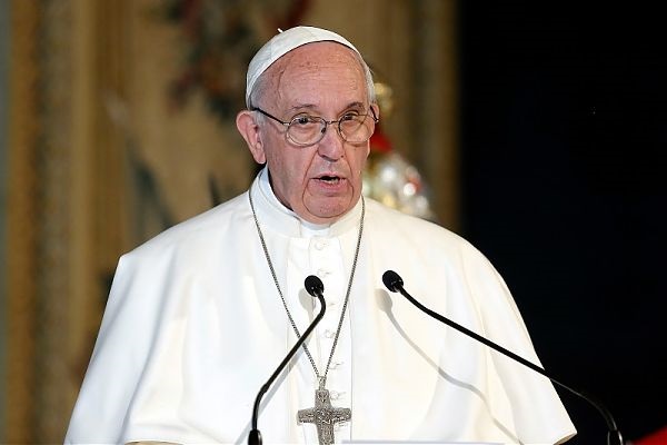 Papa Francesco “Globalizzare le cure, il vaccino sia per tutti”