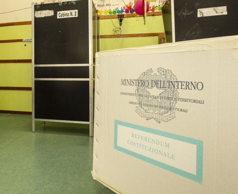 Exit poll, al referendum vince il sì, testa a testa in Puglia e Toscana