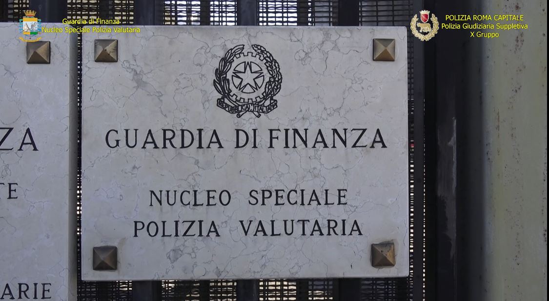 Corruzione nella gestione del commercio ambulante a Roma, 18 arresti