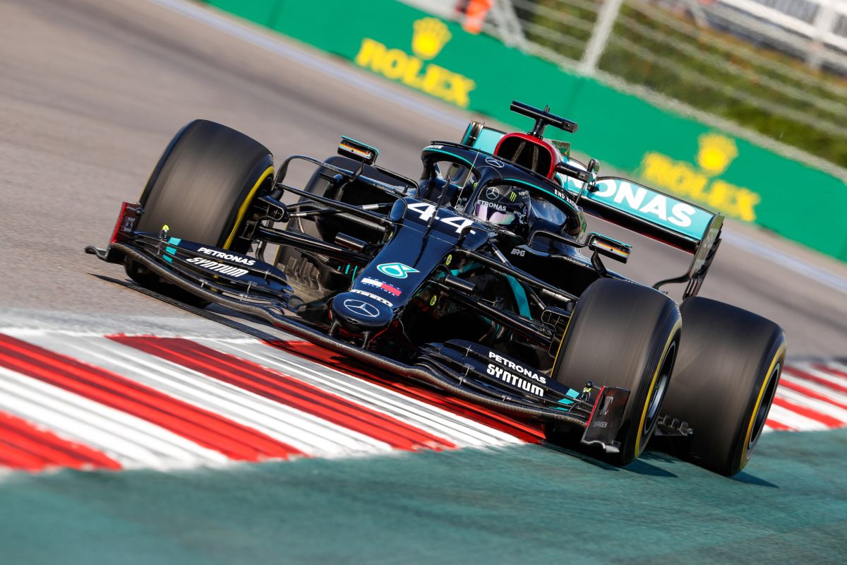 Pole a tempo di record per Hamilton a Sochi, 11^ Leclerc