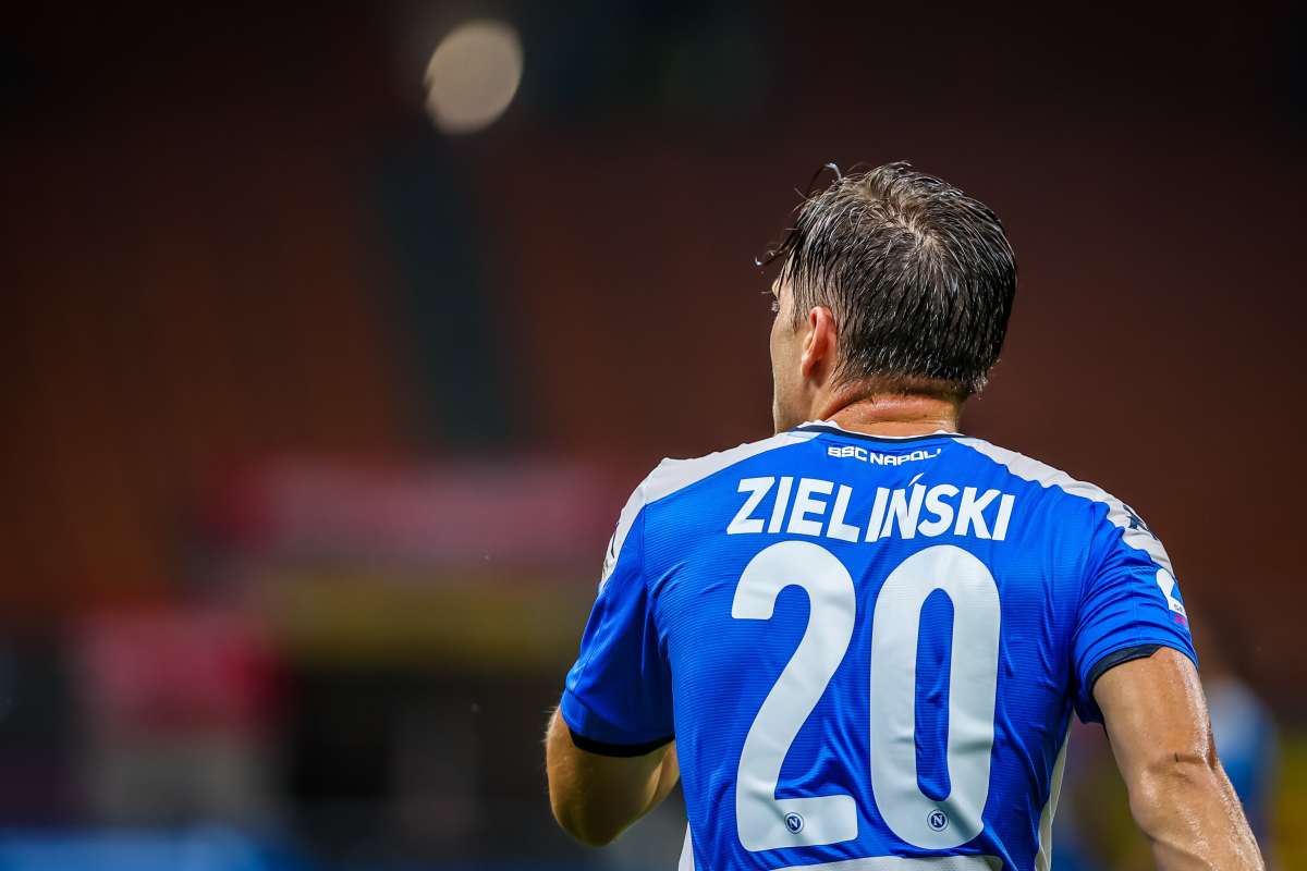 Zielinski e un collaboratore positivi al Covid nel Napoli