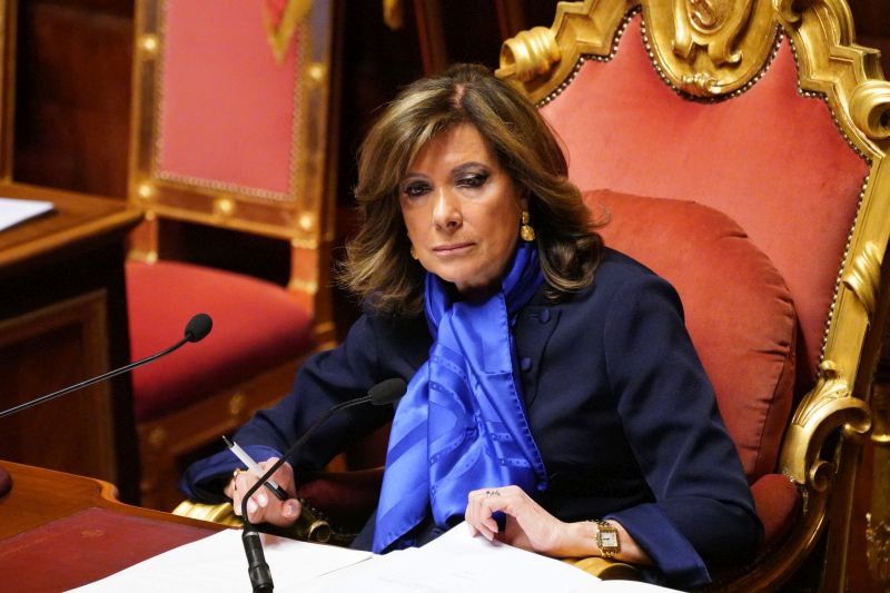 Governo, Casellati “Ricorso esagerato a Dpcm e troppi Dl omnibus”