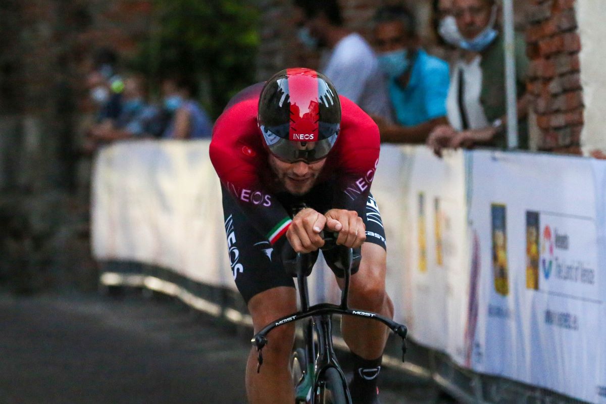 Ganna domina la crono di Palermo, sua la prima maglia rosa al Giro