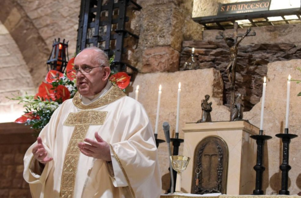 Papa Francesco firma sua terza enciclica “Fratelli tutti”