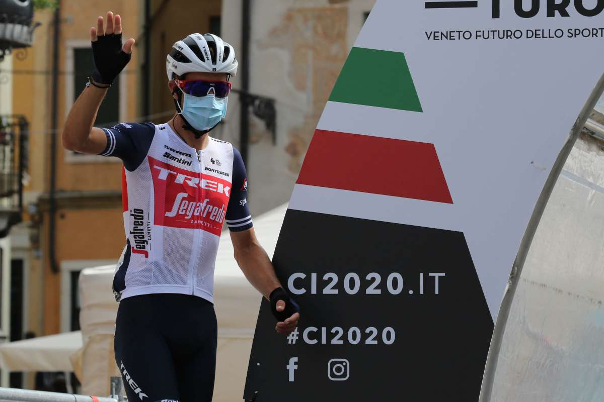 Caicedo vince per distacco la terza tappa al Giro, Almeida in rosa