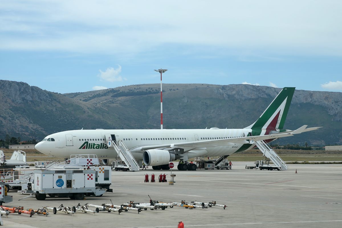 Alitalia, firmato il decreto per la Newco