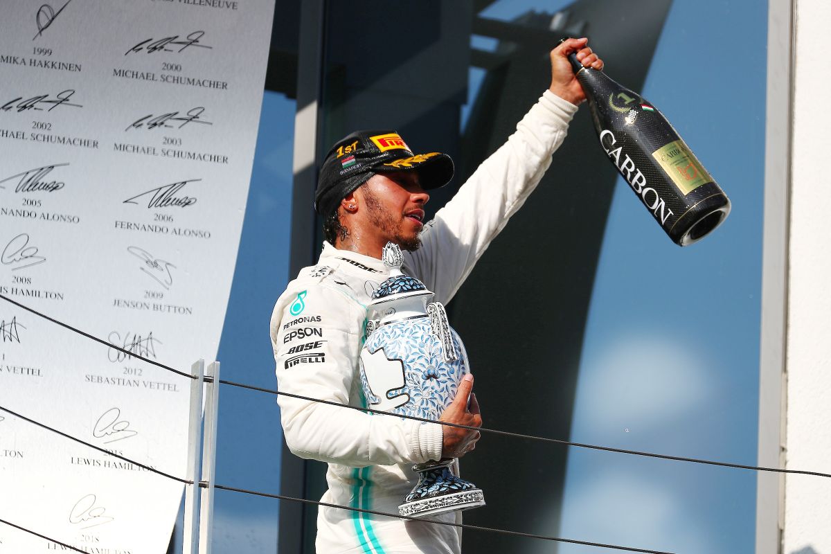 Hamilton vince Gp Eifel ed egauglia Michael Schumacher, Leclerc 7°