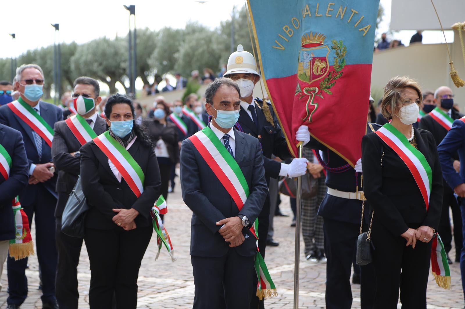 Santelli, sindaci con fascia tricolore per l’ultimo saluto