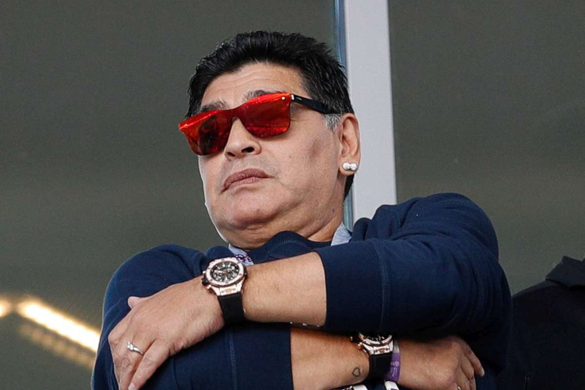 Feretro Maradona alla Casa Rosada, prime visite familiari e compagni