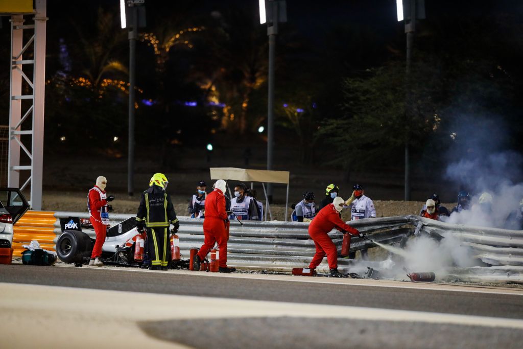 Hamilton vince anche in Bahrain, Verstappen e Albon sul podio
