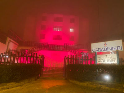 Enna – La Caserma dei Carabinieri si illumina d’arancione