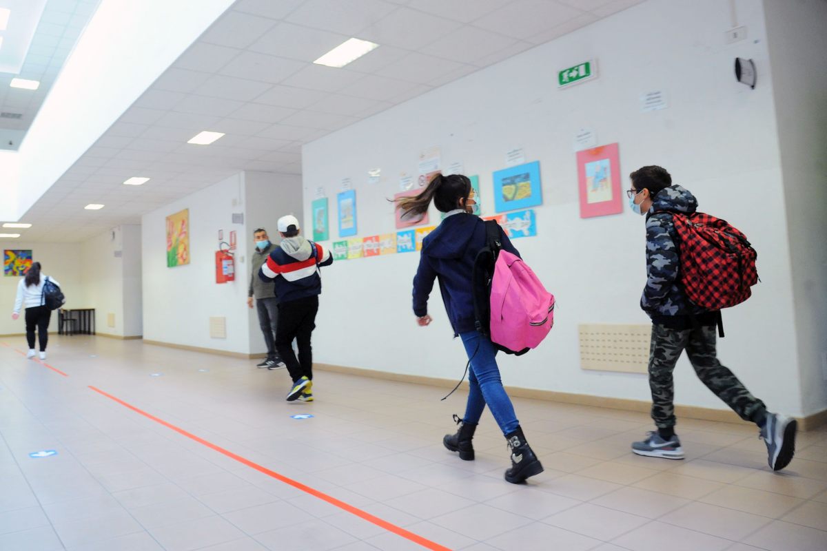 I bambini vogliono la scuola in presenza, tecnologica e laboratoriale