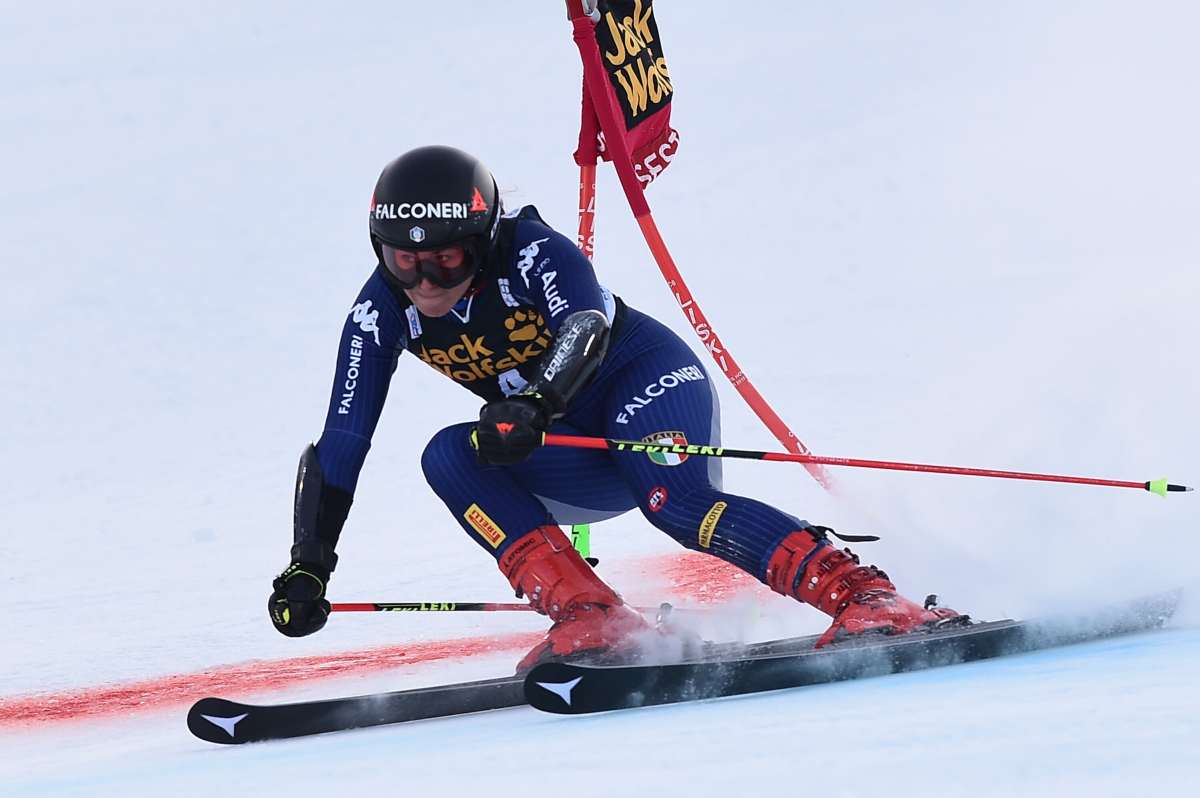 Suter vince discesa in Val d’Isere, Goggia torna sul podio