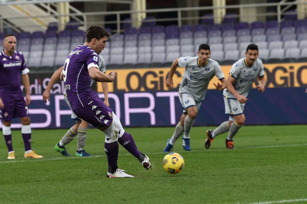 Veloso e Vlahovic di rigore, Fiorentina-Verona 1-1