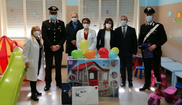 Carabinieri Piazza Armerina regalano un sorriso ai bambini ricoverati presso il reparto Pediatria dell’Ospedale Chiello
