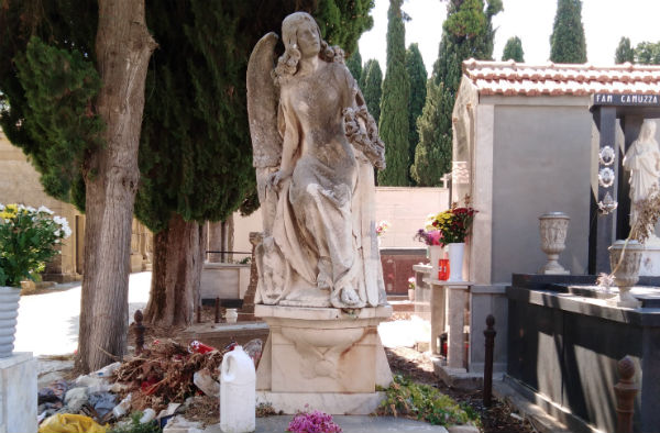 Piazza Armerina. Al cimitero Bellia: “Angeli caduti dal cielo”…
