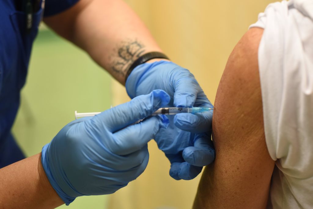 Vaccino anti Covid, Italia 2^ in Ue con 259.481 dosi somministrate