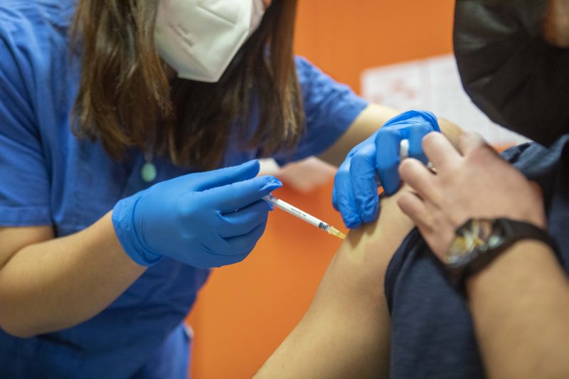 Vaccino, in Italia oltre 413 mila somministrazioni