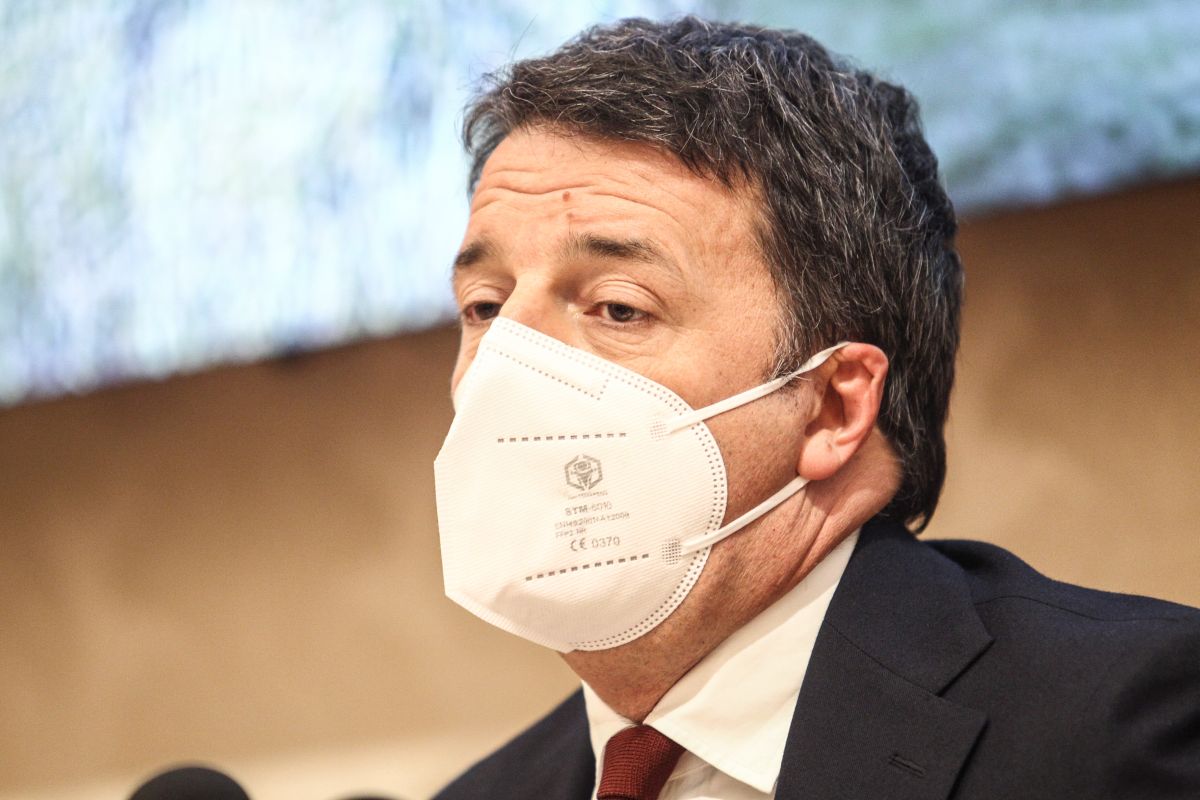Paventando la crisi Renzi domina i media italiani