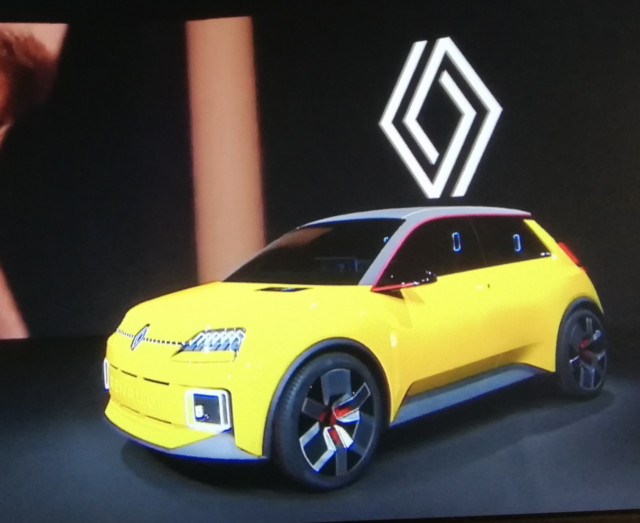 Renault, il nuovo piano punta su electric vehicles e tecnologia