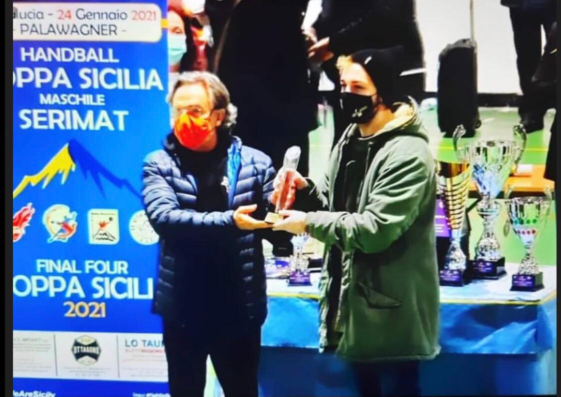 Coppa Sicilia 2021. Premiato a Mascalucia Daniel Serravalle della Pallamano Enna