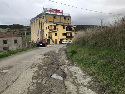 Enna. Strada comunale Cannizzaro Cutura in pessimo stato