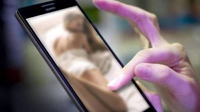 Induce a fotografarsi nuda una minorenne affetta da disturbo psichico: arrestato pregiudicato di Valguarnera, per pornografia minorile